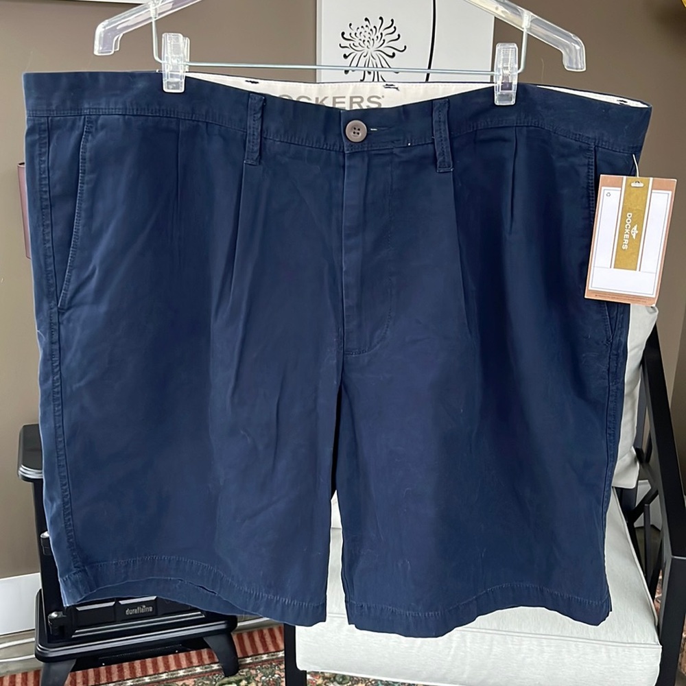 Dockers NWT Khakis Navy Blue Shorts Size 44
